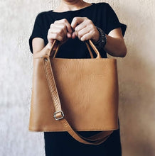 Carregar imagem no visualizador da galeria, Bolsa MALTA em couro legítimo