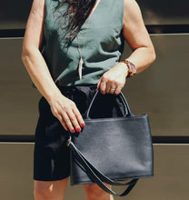 Carregar imagem no visualizador da galeria, Bolsa MALTA em couro legítimo