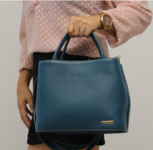 Carregar imagem no visualizador da galeria, Bolsa MALTA em couro legítimo