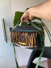 Carregar imagem no visualizador da galeria, Bolsa MÔNACO em couro legítimo