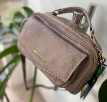 Carregar imagem no visualizador da galeria, Bolsa MÔNACO em couro legítimo