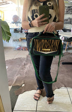 Carregar imagem no visualizador da galeria, Bolsa MÔNACO em couro legítimo