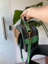 Carregar imagem no visualizador da galeria, Bolsa MÔNACO em couro legítimo