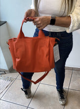 Carregar imagem no visualizador da galeria, Bolsa HOLANDA em couro legítimo
