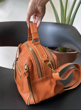 Carregar imagem no visualizador da galeria, Bolsa SUÍÇA em couro legítimo