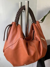 Carregar imagem no visualizador da galeria, Bolsa MORGANA em couro legítimo