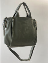 Carregar imagem no visualizador da galeria, Bolsa HOLANDA em couro legítimo