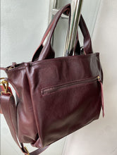 Carregar imagem no visualizador da galeria, Bolsa HOLANDA em couro legítimo