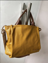 Carregar imagem no visualizador da galeria, Bolsa HOLANDA em couro legítimo