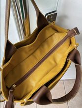 Carregar imagem no visualizador da galeria, Bolsa HOLANDA em couro legítimo