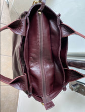 Carregar imagem no visualizador da galeria, Bolsa HOLANDA em couro legítimo