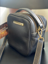 Carregar imagem no visualizador da galeria, Bolsa CANCUN em couro legítimo