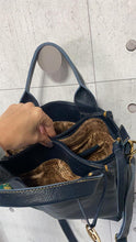 Carregar imagem no visualizador da galeria, Bolsa HOLANDA em couro legítimo