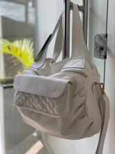 Carregar imagem no visualizador da galeria, Bolsa BAHAMAS MATELASSÊ em couro legítimo