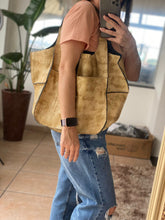 Carregar imagem no visualizador da galeria, Bolsa rústica BARONNI em couro legítimo