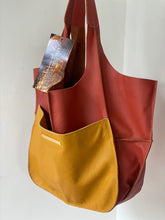 Carregar imagem no visualizador da galeria, Bolsa rústica BARONNI em couro legítimo