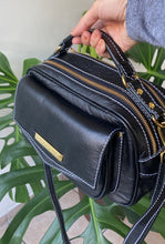 Carregar imagem no visualizador da galeria, Bolsa MÔNACO em couro legítimo