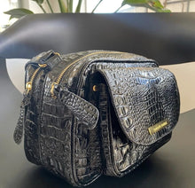 Carregar imagem no visualizador da galeria, Bolsa GREGA em couro legítimo