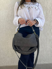 Carregar imagem no visualizador da galeria, Bolsa BOLÍVIA em couro legítimo