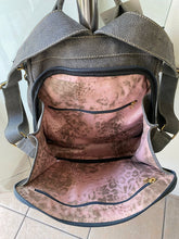 Carregar imagem no visualizador da galeria, Bolsa Mochila TOKYO antifurto em couro legítimo