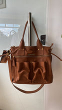 Carregar imagem no visualizador da galeria, Bolsa BARCELONA em couro legítimo