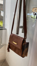 Carregar imagem no visualizador da galeria, Bolsa ATENAS em couro legítimo