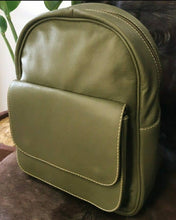 Carregar imagem no visualizador da galeria, Mochila MONTREAL em couro legítimo