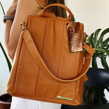 Carregar imagem no visualizador da galeria, Bolsa Mochila TOKYO antifurto em couro legítimo