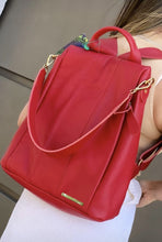 Carregar imagem no visualizador da galeria, Bolsa Mochila TOKYO antifurto em couro legítimo