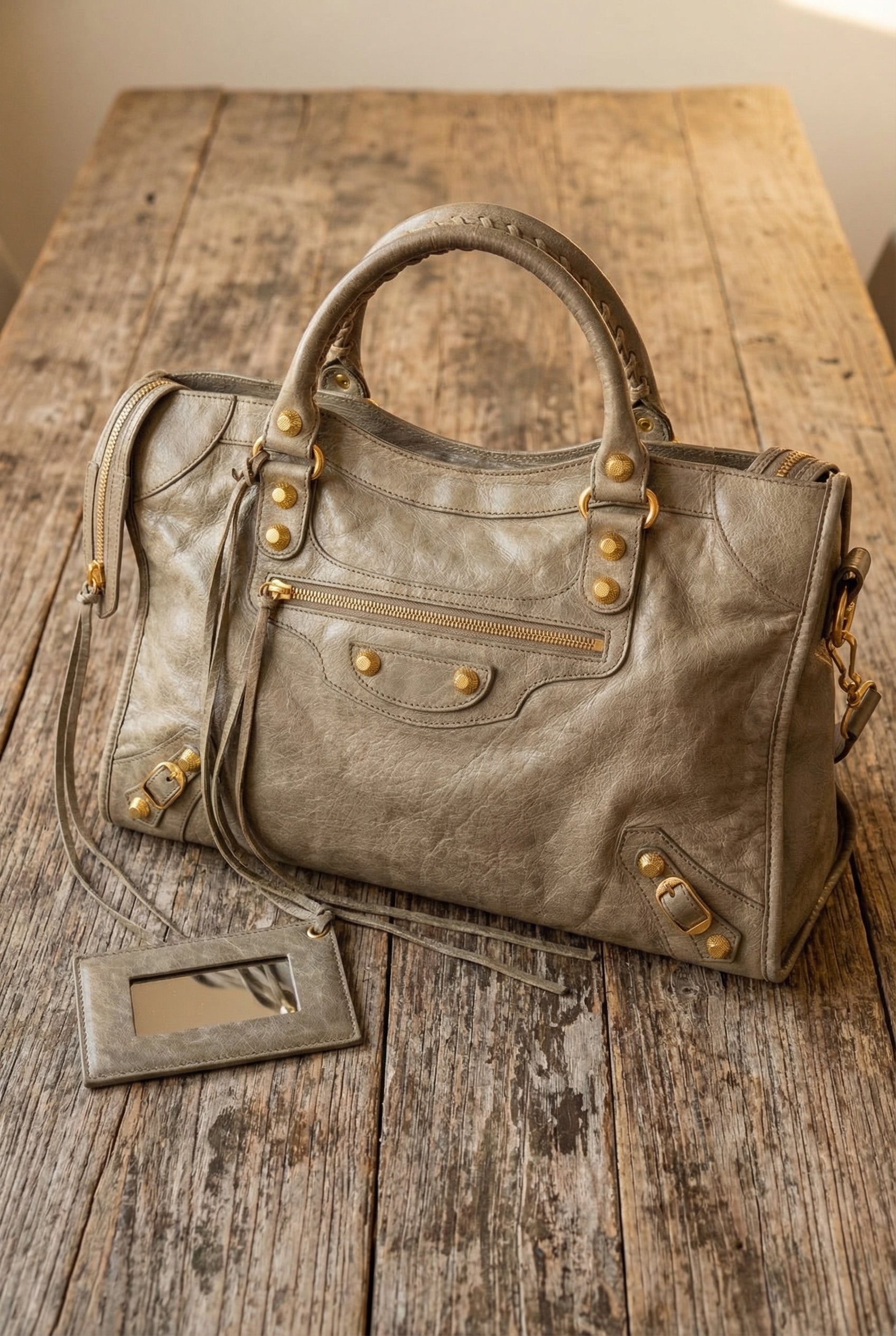Bolsa SPALLA (inspiração Balenciagga) em couro legítimo