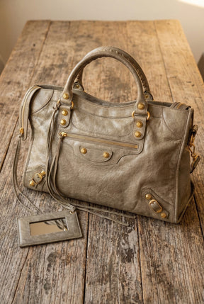 Bolsa SPALLA (inspiração Balenciagga) em couro legítimo