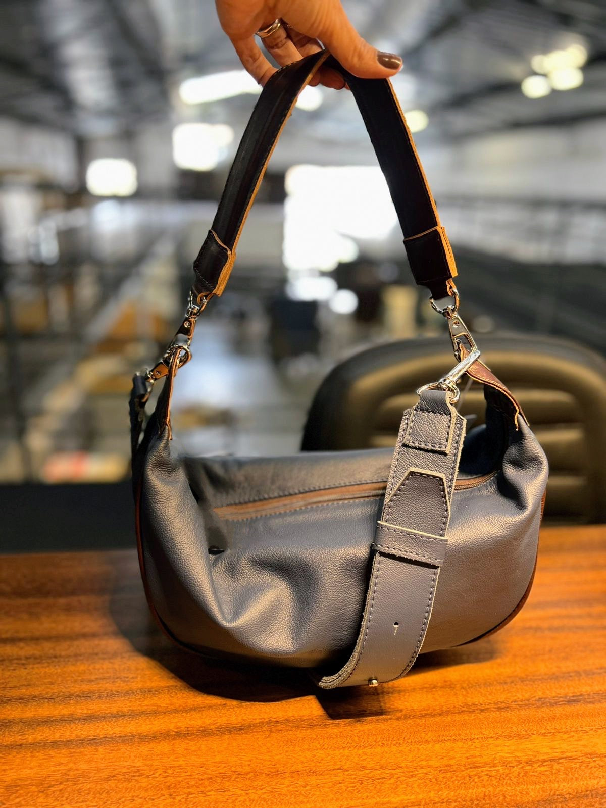 Bolsa MALIBU em couro legítimo