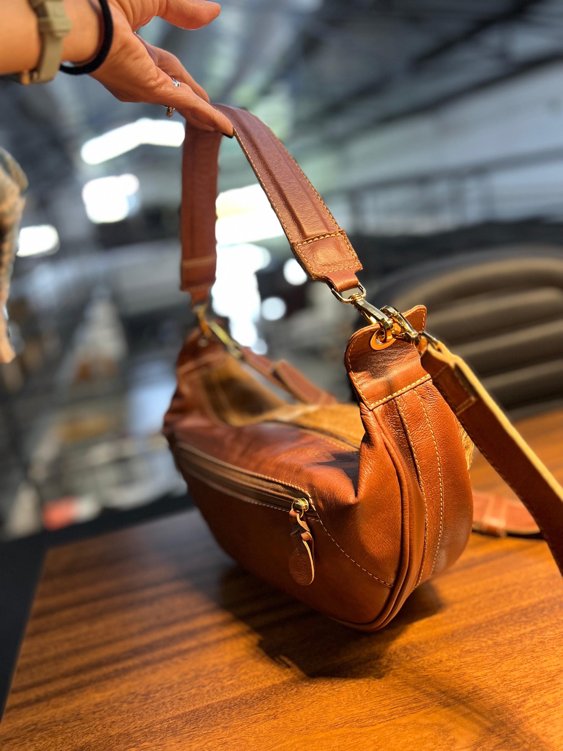 Bolsa MALIBU em couro legítimo