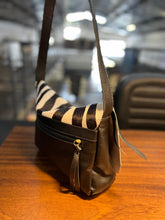 Carregar imagem no visualizador da galeria, Bolsa CARTEIRO LIVERPOOL em couro legítimo
