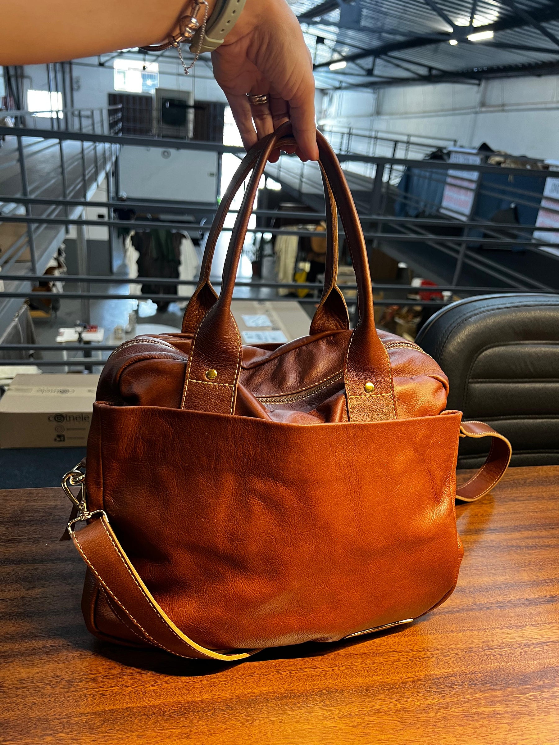 Bolsa BUENOS AIRES em couro legítimo