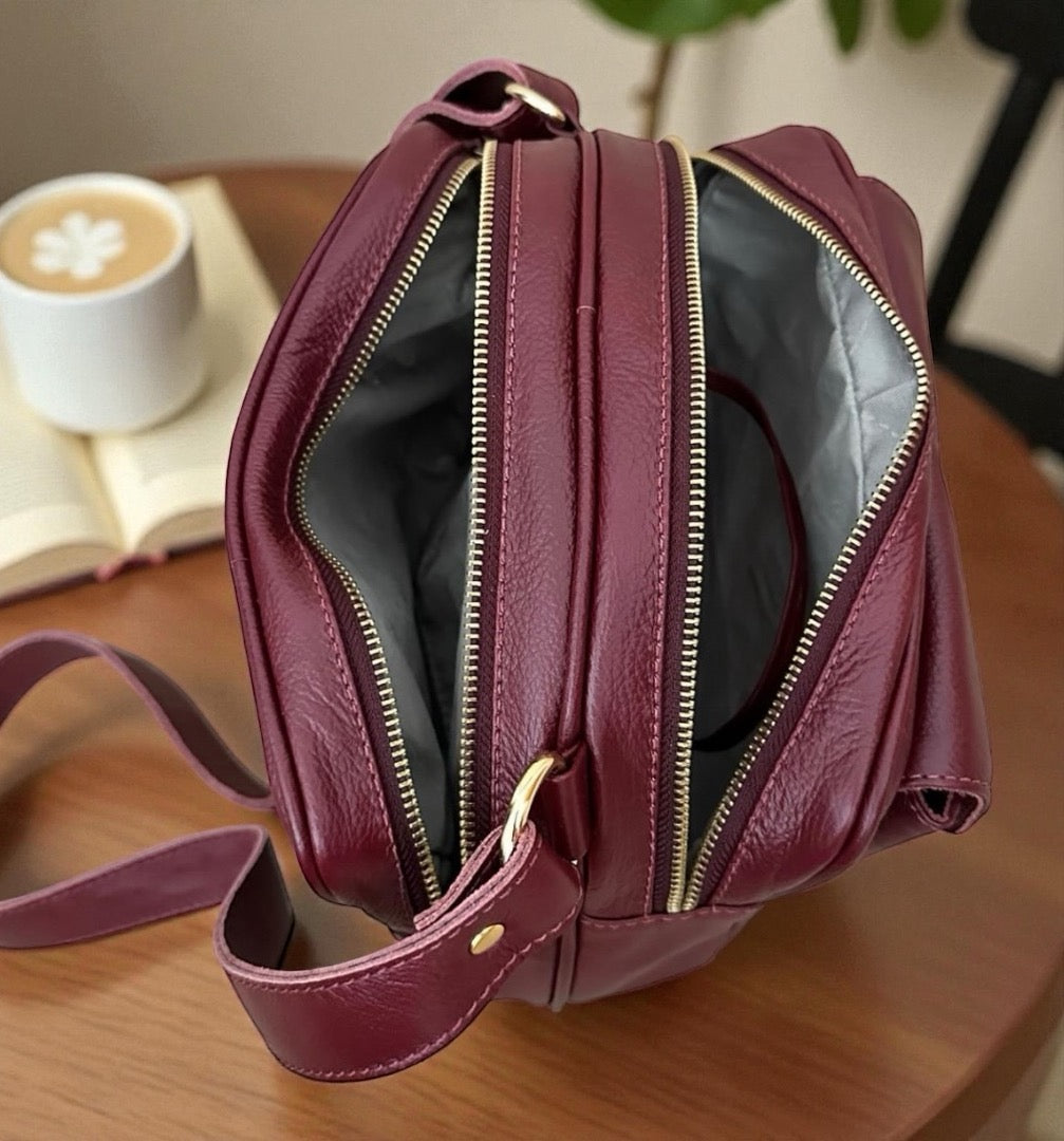 Bolsa GREGA em couro legítimo