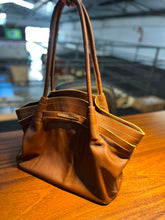 Carregar imagem no visualizador da galeria, LANÇAMENTO! Bolsa BONATA em couro legítimo
