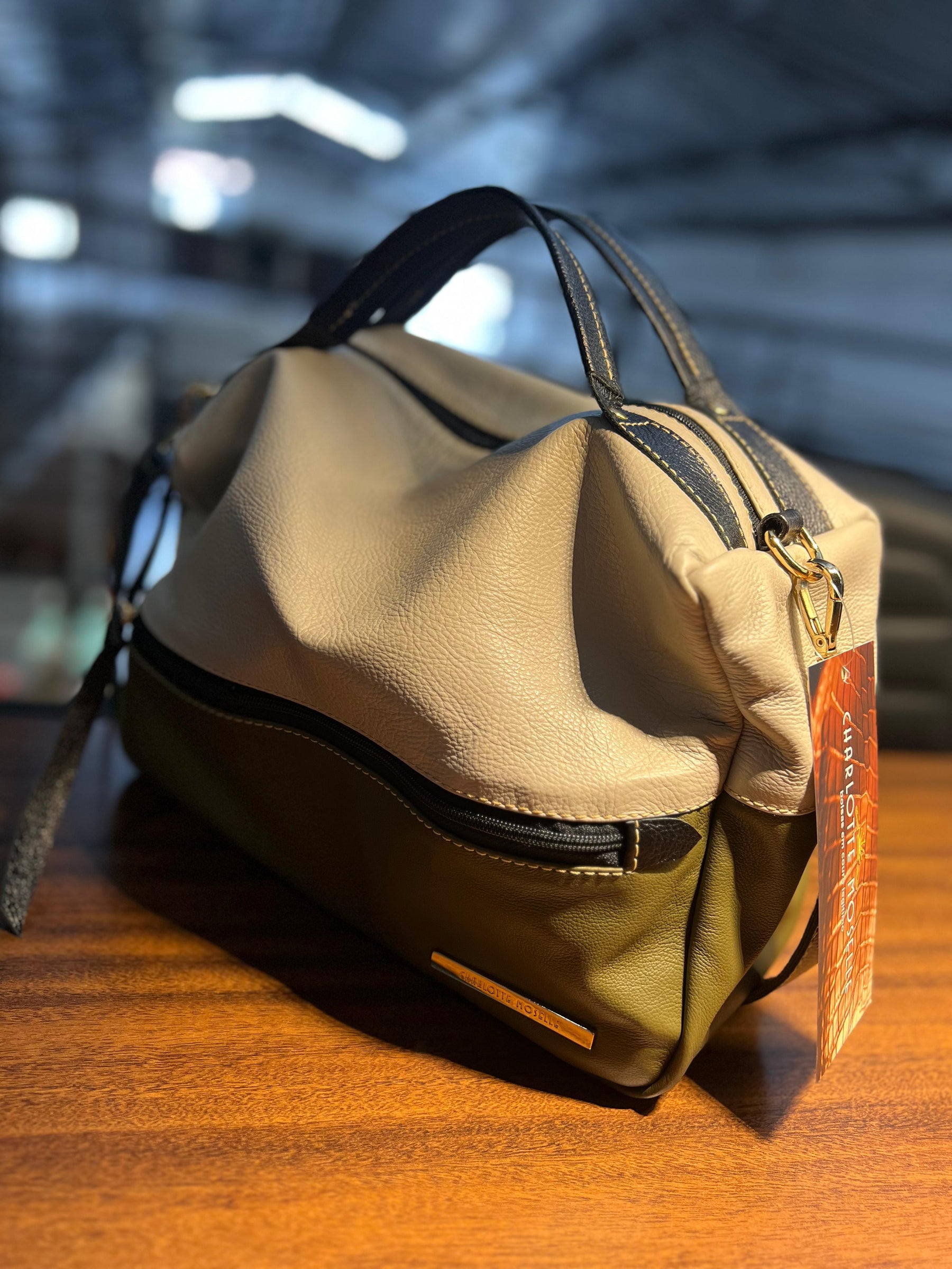 Bolsa SAVANA em couro legítimo de