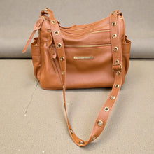 Carregar imagem no visualizador da galeria, Bolsa ÁTICA em couro legítimo
