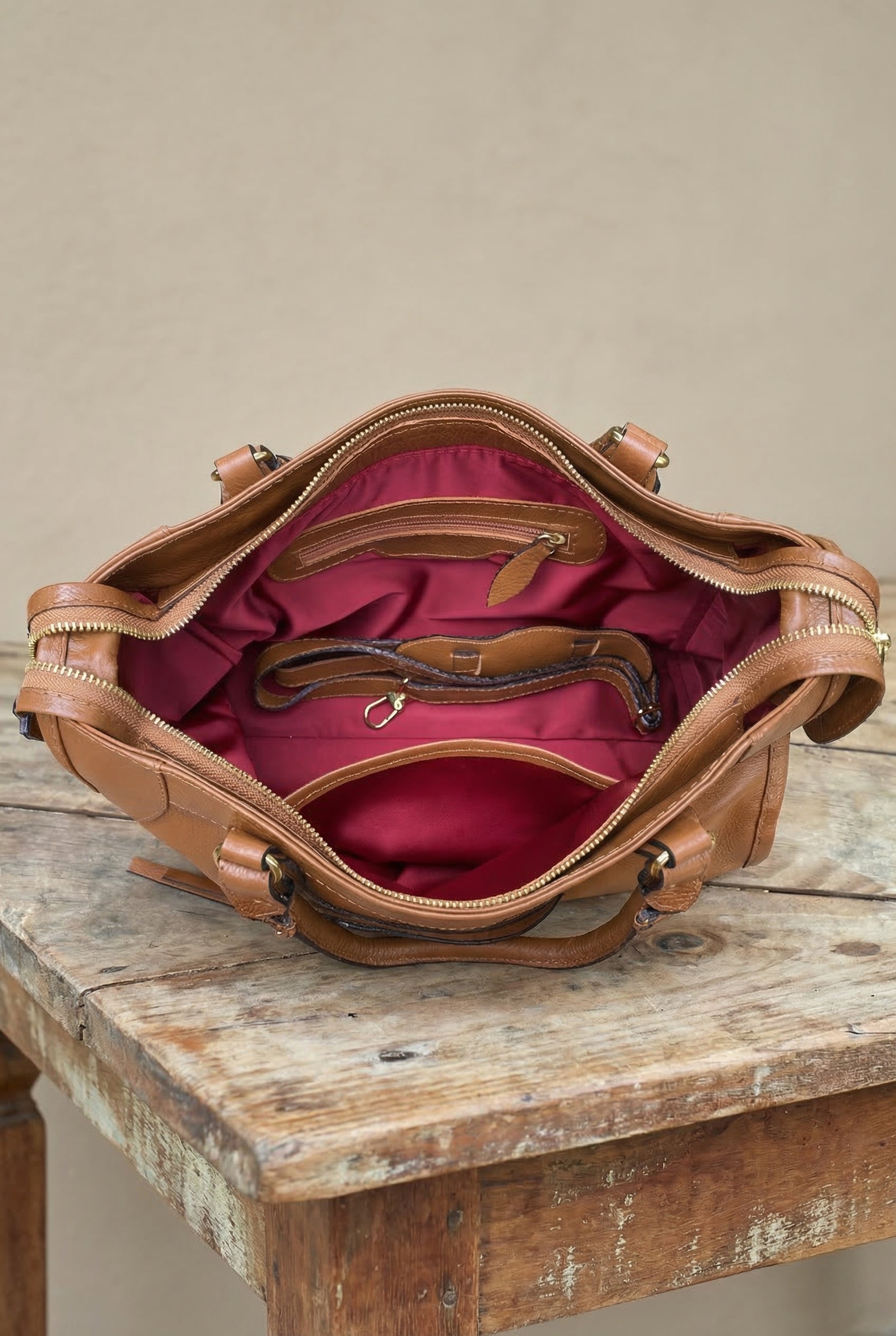 Bolsa SPALLA (inspiração Balenciagga) em couro legítimo