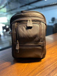 Mochila Masculina GIBRALTAR em couro legítimo