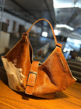 Carregar imagem no visualizador da galeria, Lançamento! Bolsa CAPRI em couro legítimo
