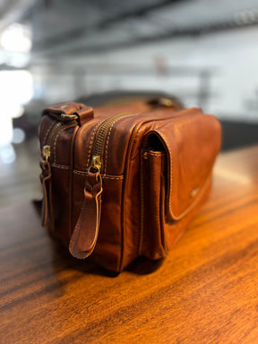 Bolsa GREGA em couro legítimo