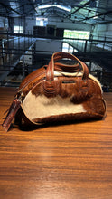 Carregar imagem no visualizador da galeria, Bolsa ROTERDÃ em couro legítimo
