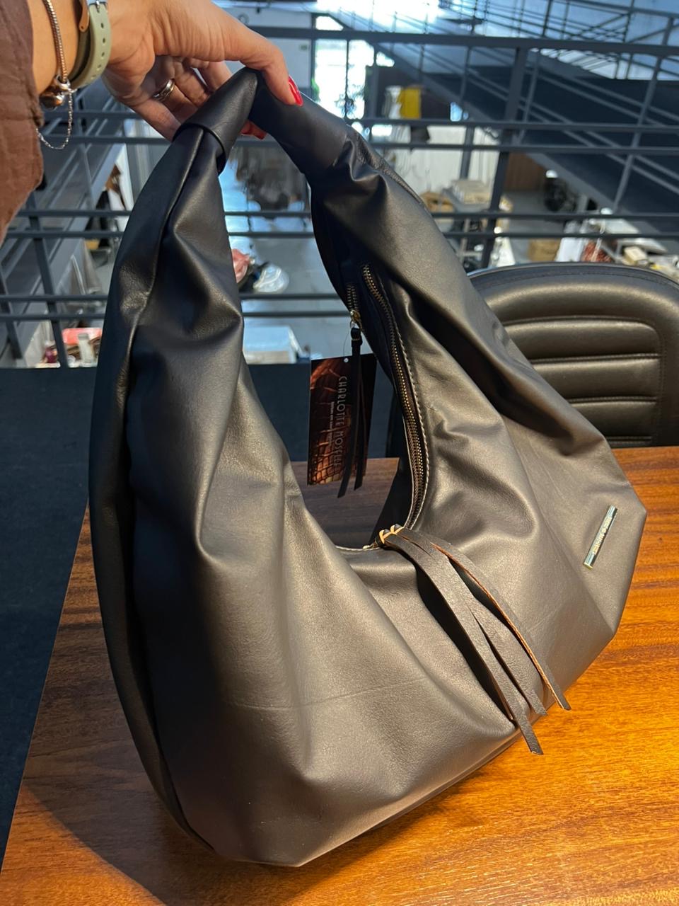 Bolsa AVALON em couro legítimo