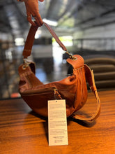 Carregar imagem no visualizador da galeria, Bolsa MALIBU em couro legítimo
