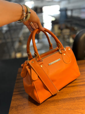 Bolsa TESS em matelassê couro legítimo