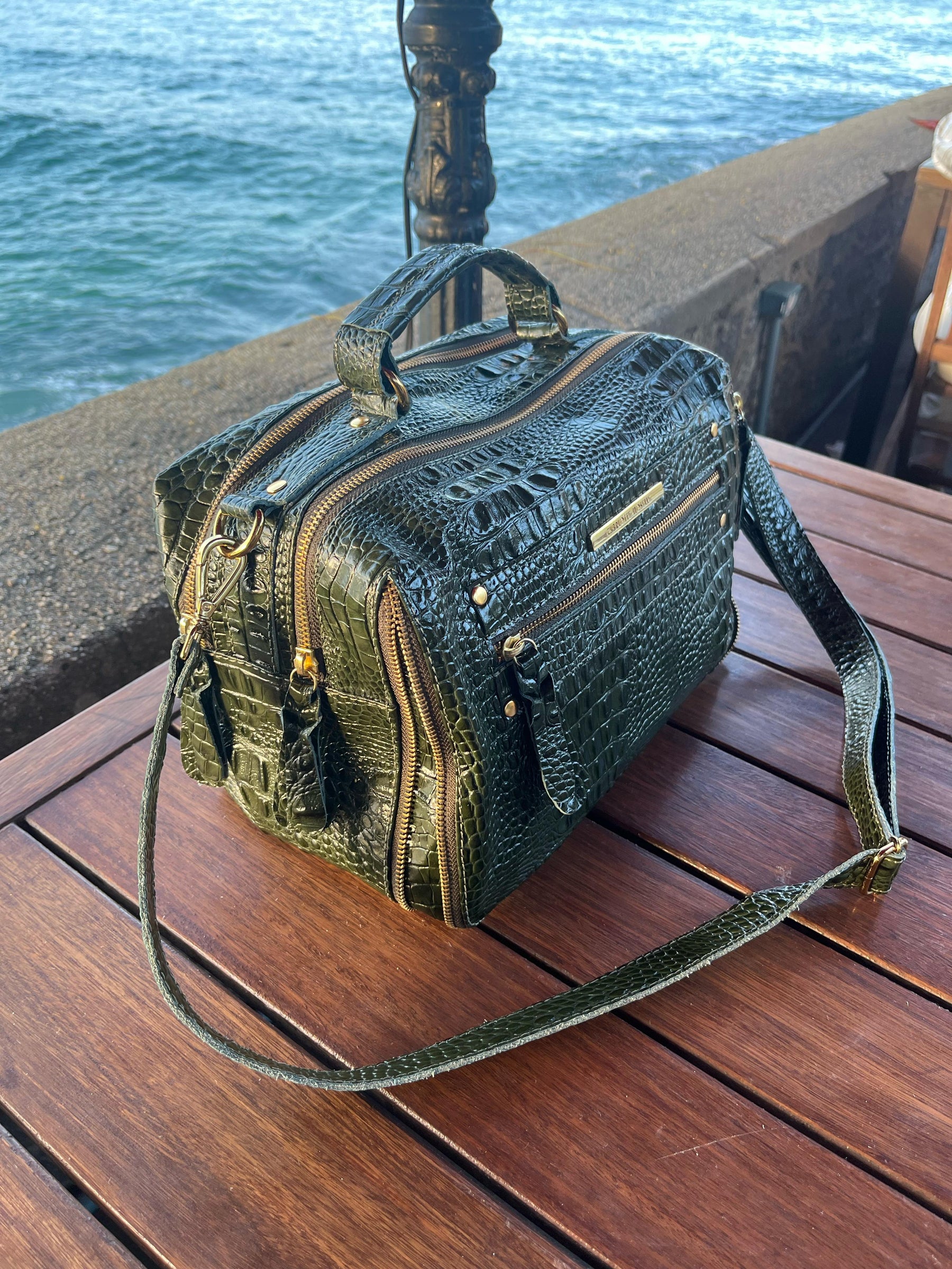 Bolsa SUÍÇA em couro legítimo