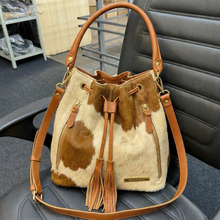 Carregar imagem no visualizador da galeria, Bolsa RIO em couro legítimo
