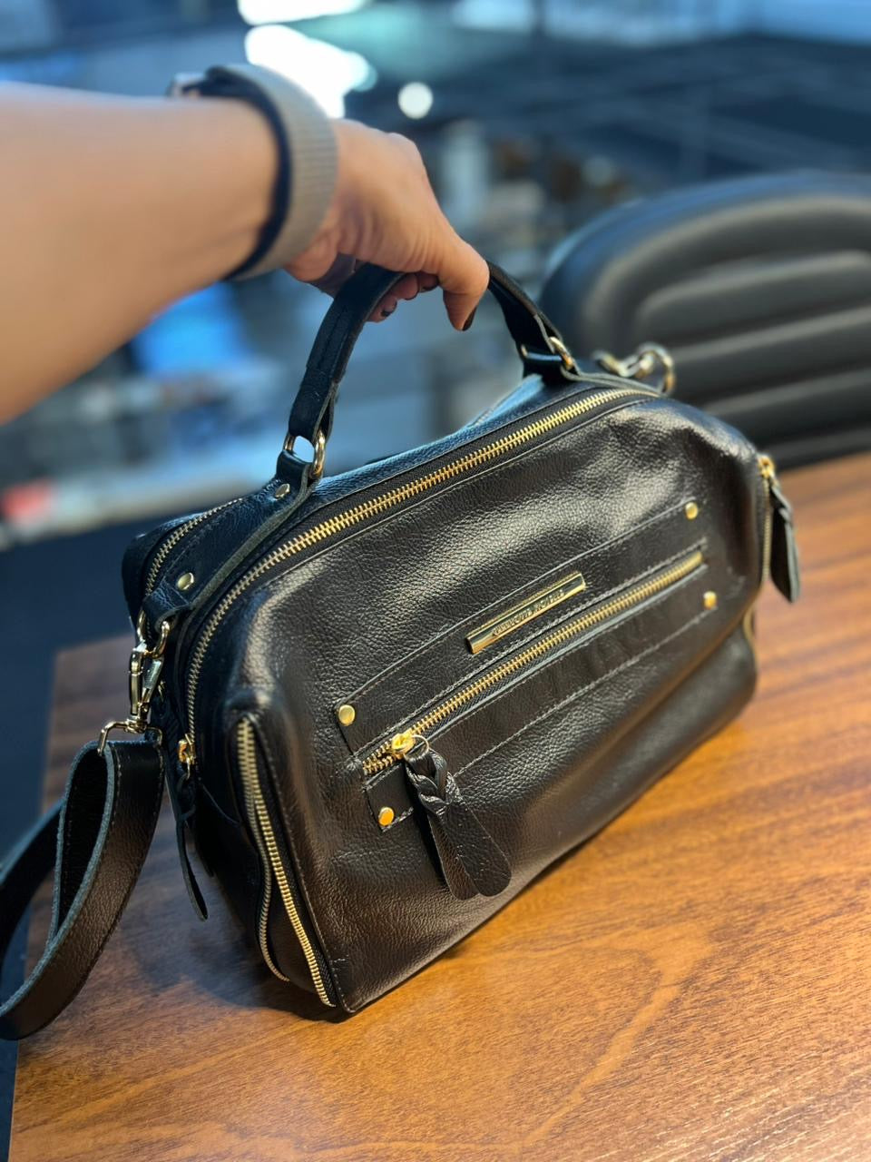 Bolsa SUÍÇA em couro legítimo